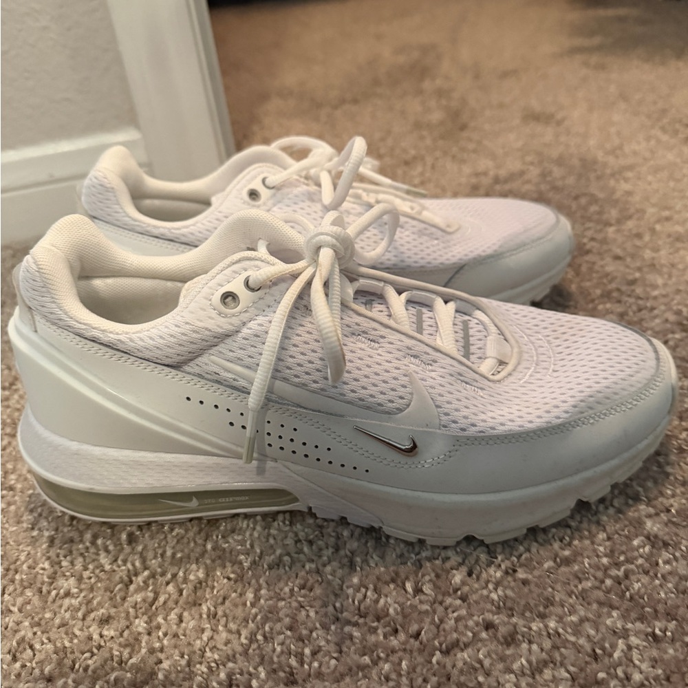 Nike Air Max Motif “Triple White” – Size 8.5 (New, No Box)